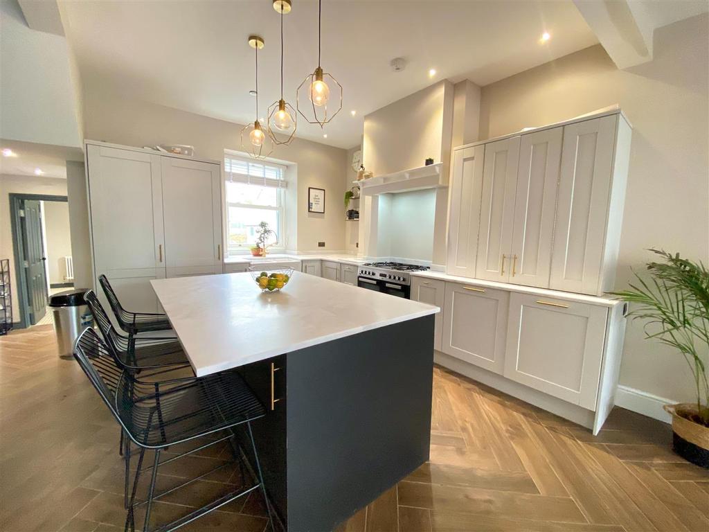 27 qr kitchen pic 3.jpeg