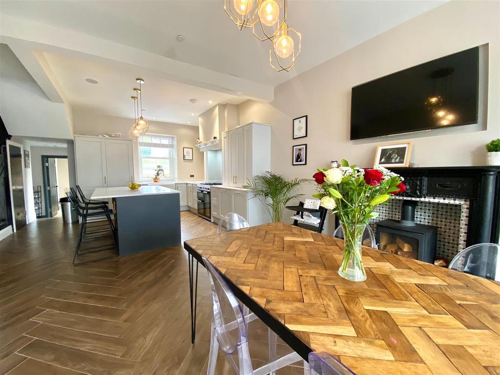 Open plan kitchen dining