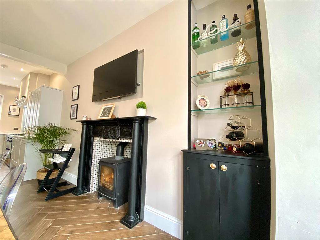 27 qr fireplace downstairs.jpeg