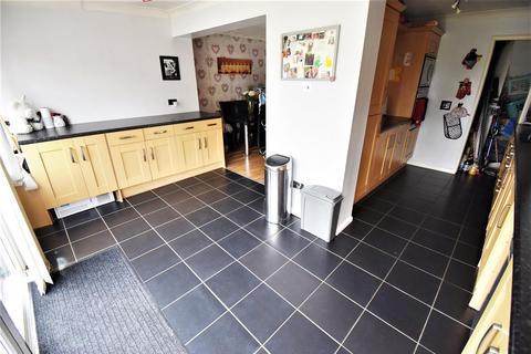 41 Lower Crescent, Linford, Stanford-le-hope, SS17 0QJ