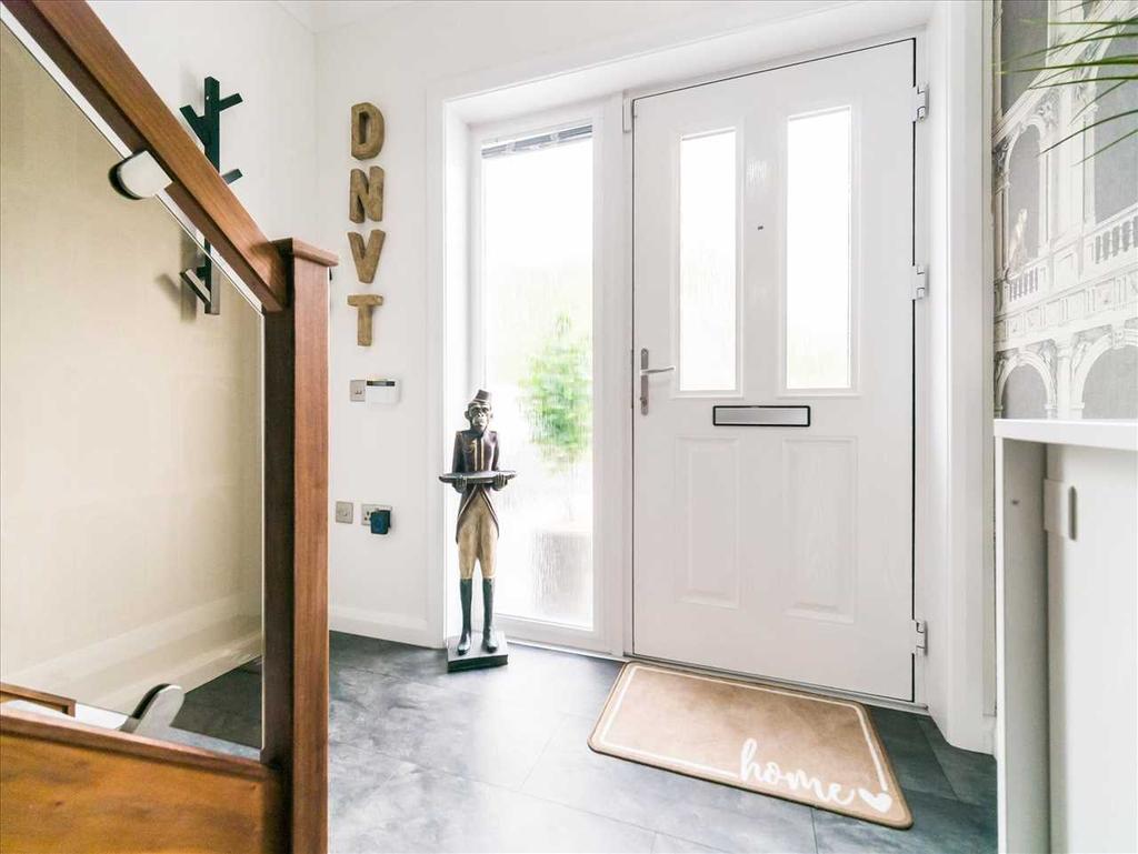 Entrance Hallway (2)