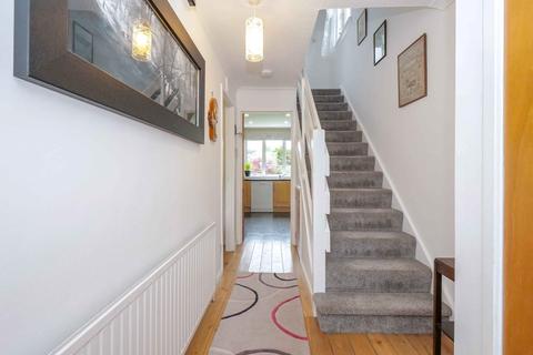 Manadon, 2 Banks Crescent, Crieff, PH7 3SR
