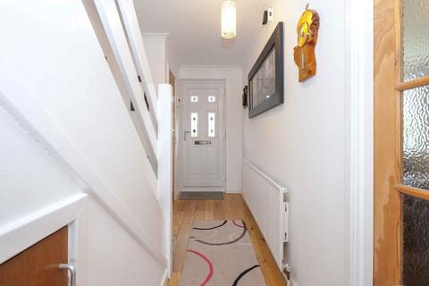 Manadon, 2 Banks Crescent, Crieff, PH7 3SR