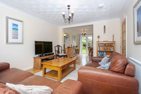Manadon, 2 Banks Crescent, Crieff, PH7 3SR