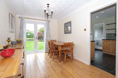 Manadon, 2 Banks Crescent, Crieff, PH7 3SR