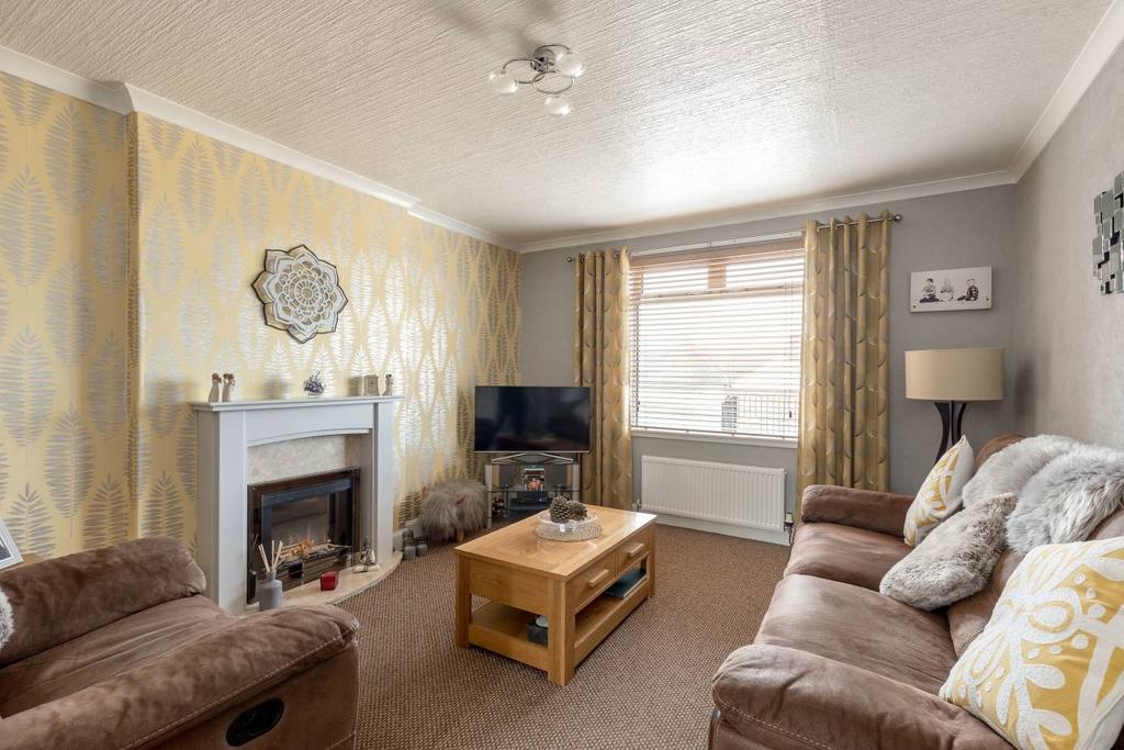 95 Easter Drylaw Gardens, Easter Drylaw, EH4 2RW 3 bed terraced