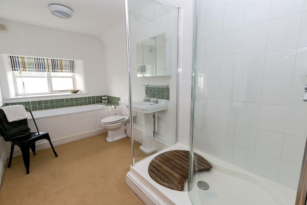 Ensuite to Bed 1