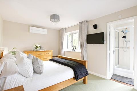 77 Linceslade Grove, Loughton, Milton Keynes, MK5 8AD