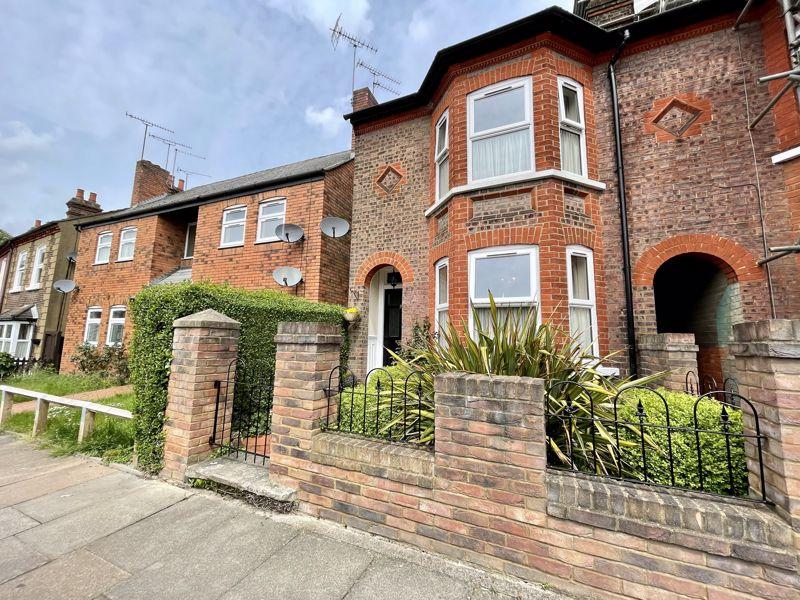 St. Peters Road, Dunstable 4 bed end of terrace house £375,000
