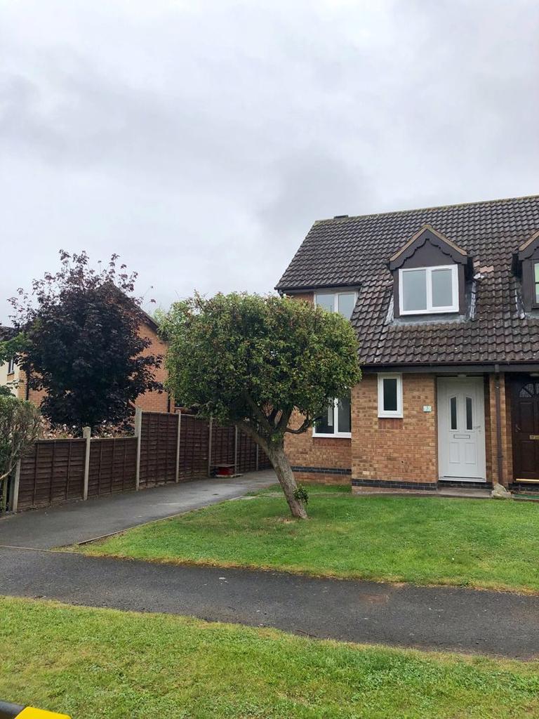 Dorchester Way, Hereford 3 bed semidetached house £825 pcm (£190 pw)