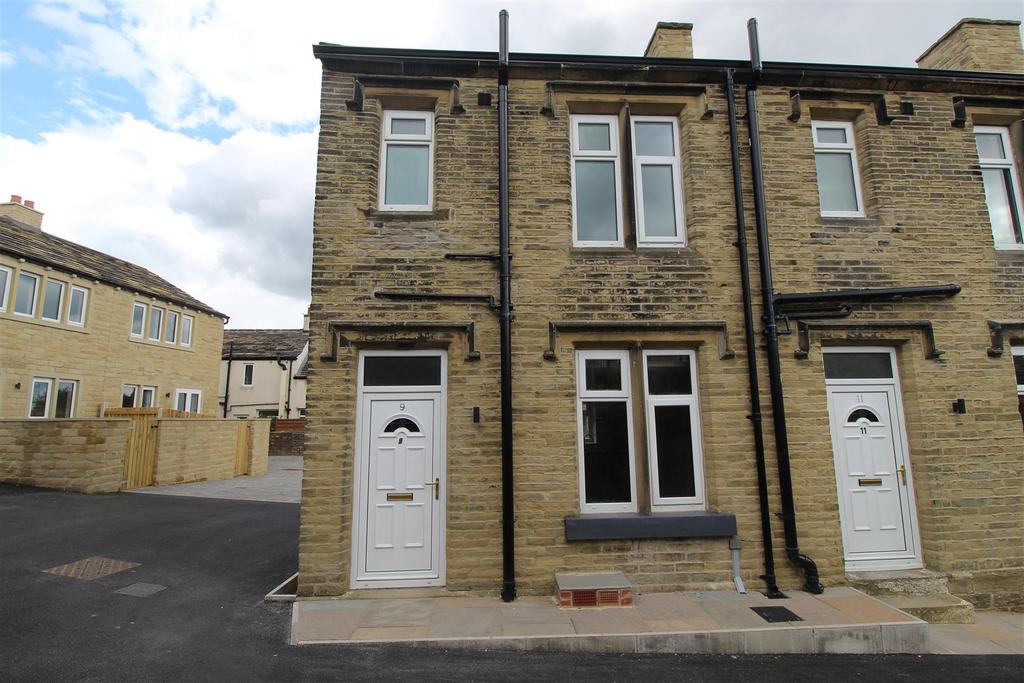 Westgate, Almondbury, Huddersfield 2 bed terraced house £575 pcm (£