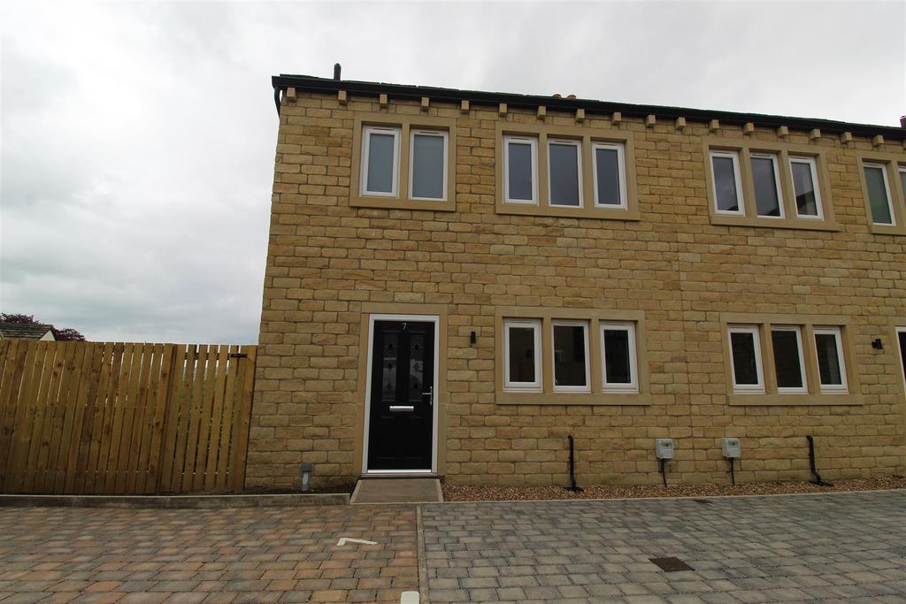 Westgate, Almondbury, Huddersfield 3 bed semidetached house £950 pcm