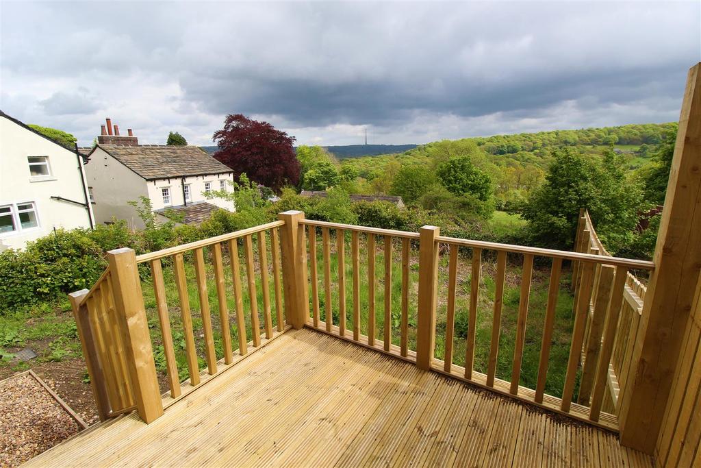 Westgate, Almondbury, Huddersfield 3 bed semidetached house £950 pcm