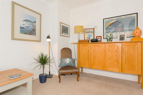 30 Spurfield, West Molesey, KT8 1RS