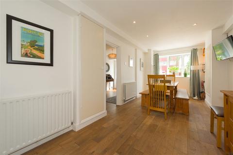 30 Spurfield, West Molesey, KT8 1RS