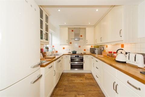 30 Spurfield, West Molesey, KT8 1RS