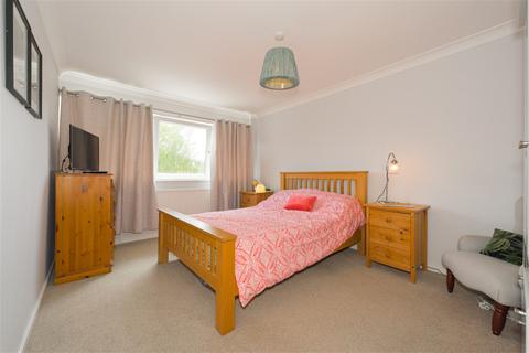 30 Spurfield, West Molesey, KT8 1RS