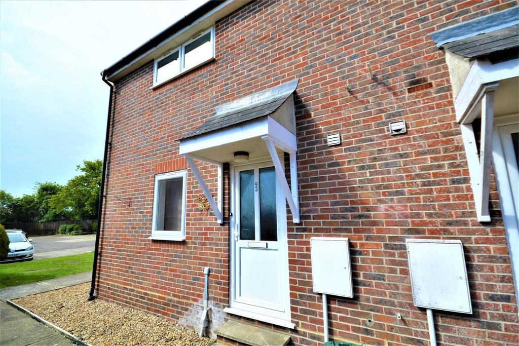 Longleaf Drive, Braintree, Essex, CM7 1 bed ground floor flat £695