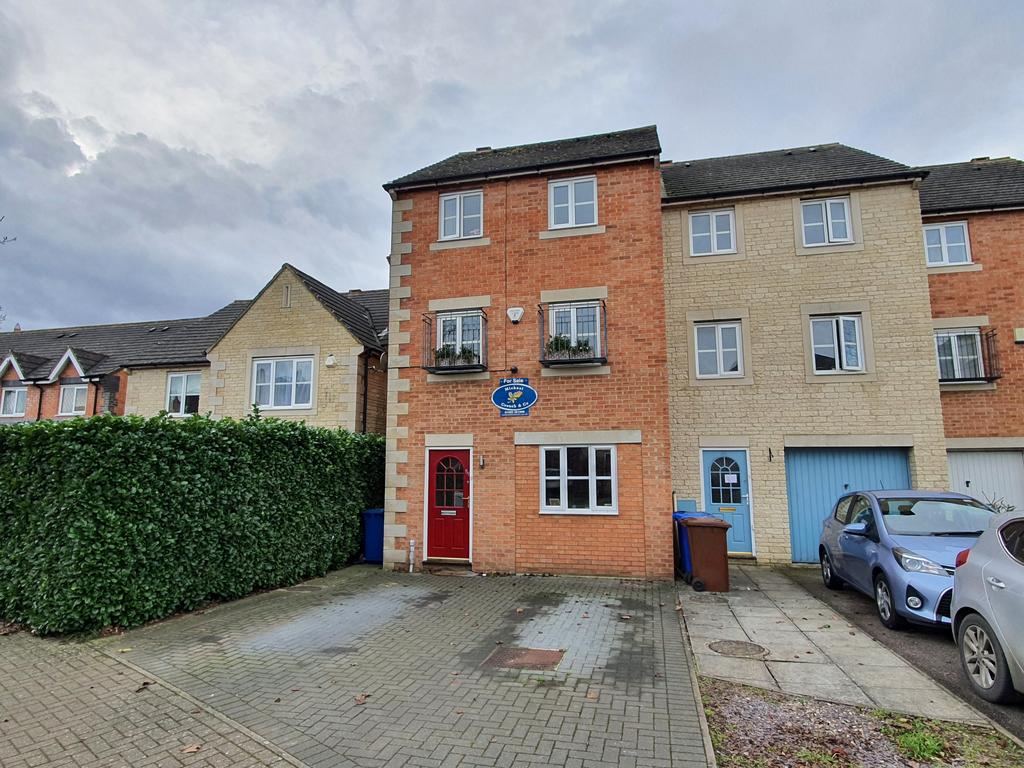 Lucerne Avenue, Bicester, Oxfordshire 3 bed end of terrace house £339,950