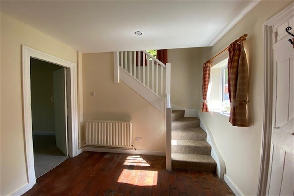 Kitchen+with+stairs+