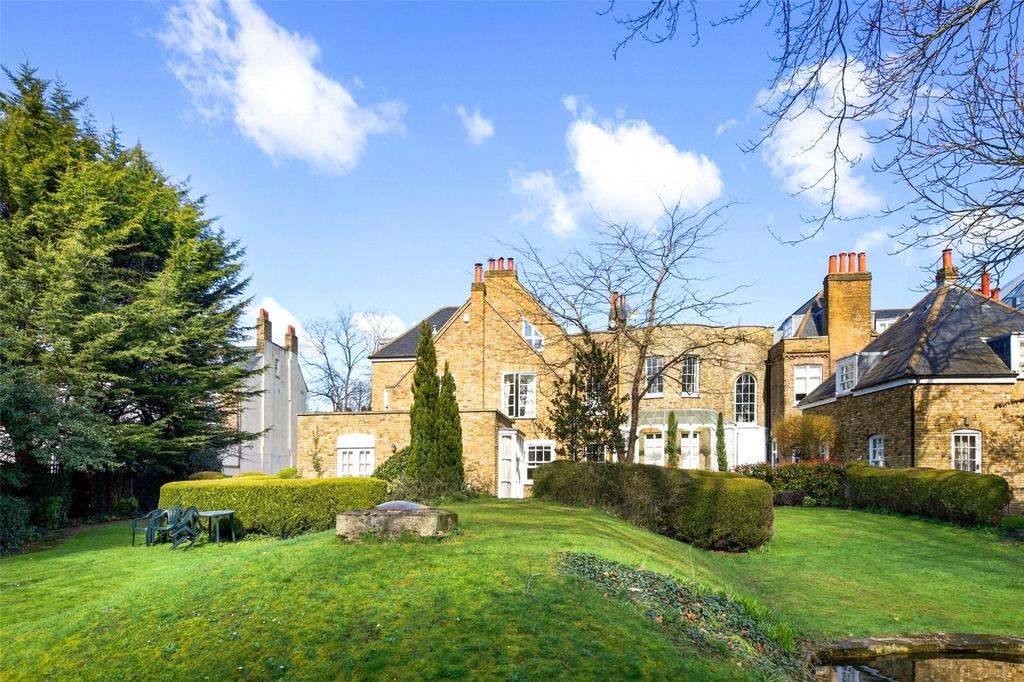 St. Raphaels House, Mattock Lane... 3 bed apartment £1,900 pcm (£438 pw)