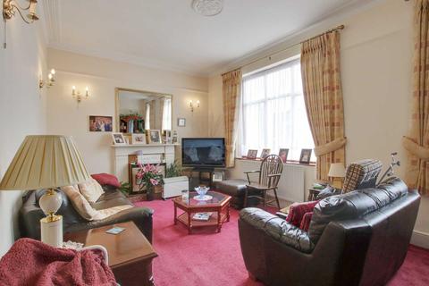 12 Ramsden Road, London, N11 3JE