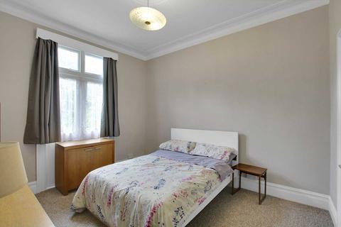 12 Ramsden Road, London, N11 3JE