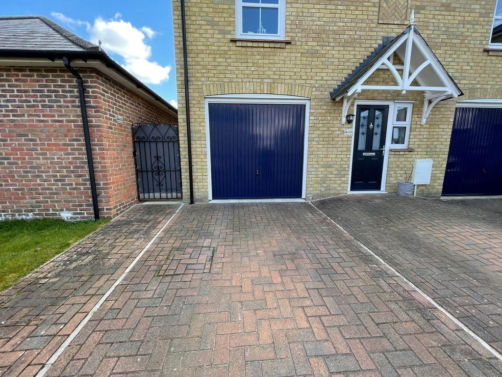 Rockbourne Road, Sherfield Park, Basingstoke RG27 0SR 3 bed semi