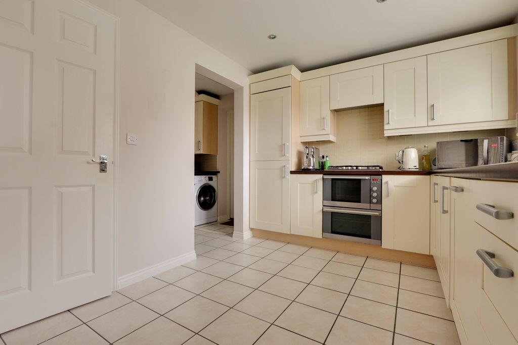 Dorset Crescent, Basingstoke RG22 5DU 4 bed detached house £500,000