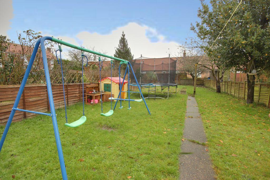 Coltman Avenue, Beverley HU17 0EY 2 bed terraced house £150,000