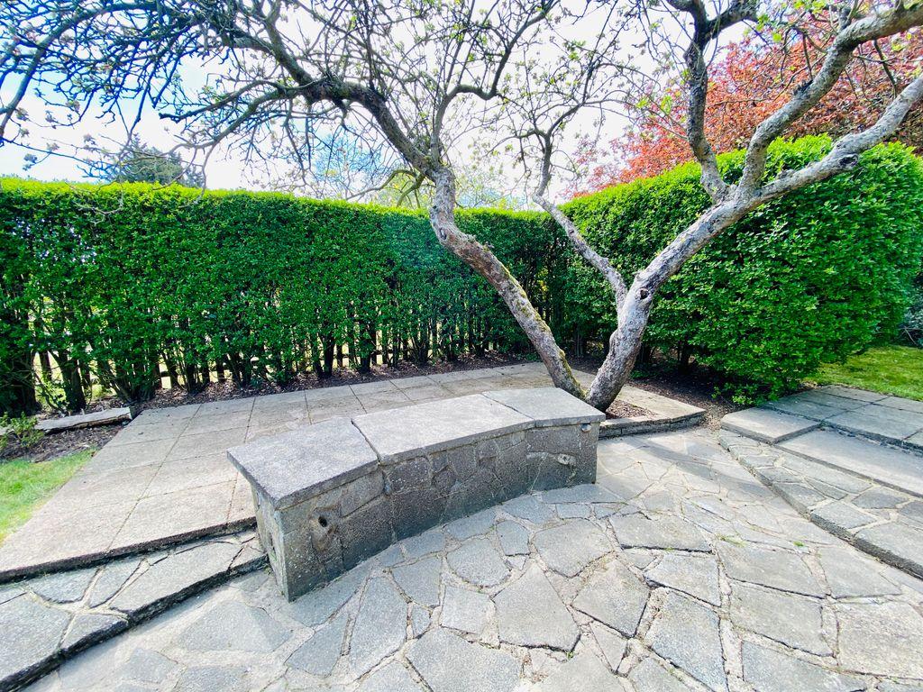 Middle Garden Seating Area