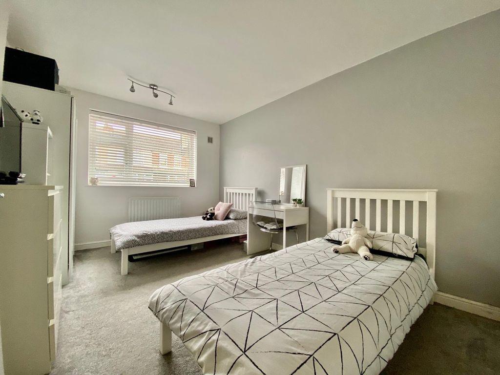 Bedroom 1 (Double)