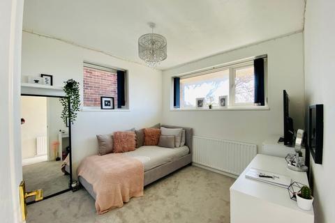 19 Broom Mead, Bexleyheath, DA6 7NZ