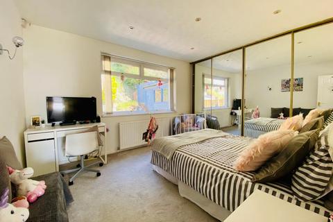 19 Broom Mead, Bexleyheath, DA6 7NZ