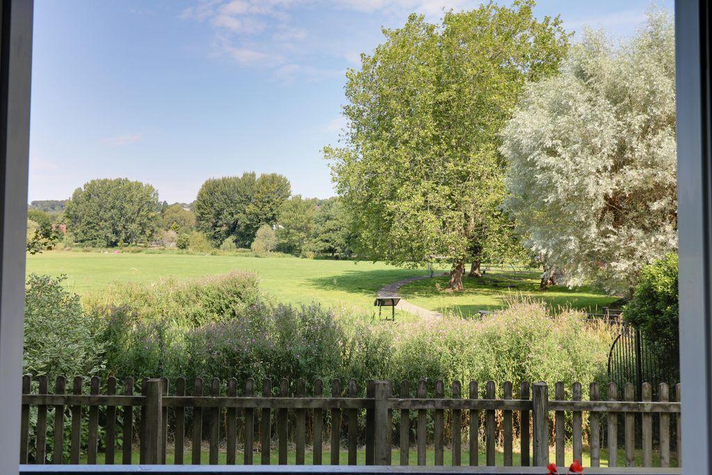 Wye Gardens, Fryers Lane, High HP12 3DU 1 bed flat £97,500