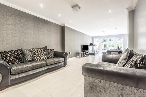 2 La Roche Close, Slough, SL3 7RJ