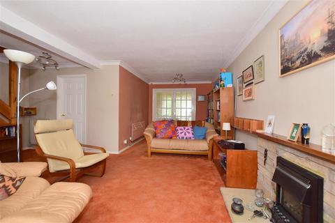 Karinya Breach Lane, Lower Halstow, Sittingbourne, ME9 7DW