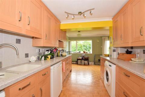 Karinya Breach Lane, Lower Halstow, Sittingbourne, ME9 7DW