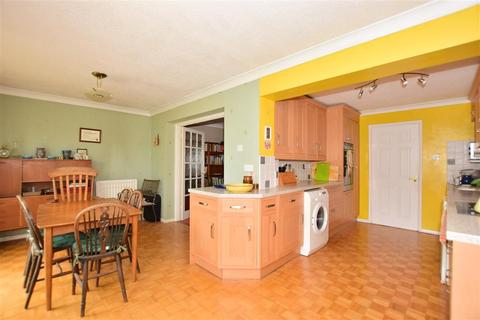 Karinya Breach Lane, Lower Halstow, Sittingbourne, ME9 7DW
