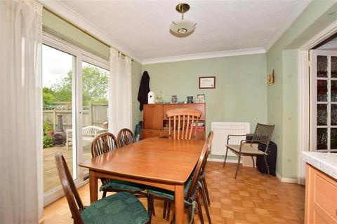 Karinya Breach Lane, Lower Halstow, Sittingbourne, ME9 7DW