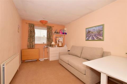 Karinya Breach Lane, Lower Halstow, Sittingbourne, ME9 7DW