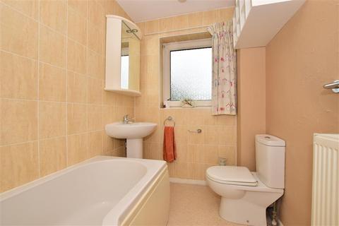 Karinya Breach Lane, Lower Halstow, Sittingbourne, ME9 7DW