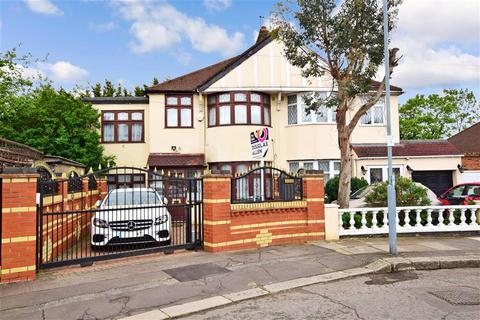 5 bedroom semi-detached house for sale - Tiverton Avenue, Clayhall, Essex