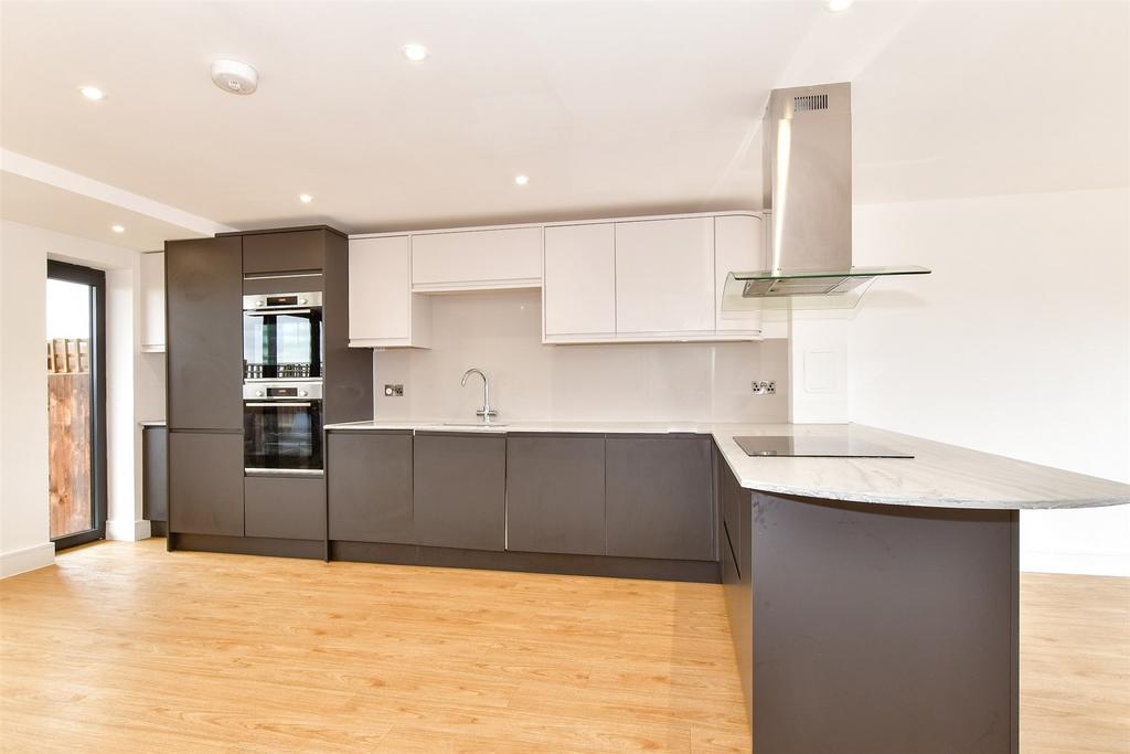 Waterside Close, Faversham, Kent 5 bed townhouse for sale £550,000