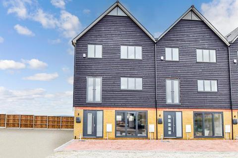 5 bedroom townhouse for sale, Waterside Close, Faversham, Kent