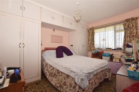 25 Castle Avenue, Broadstairs, CT10 1EG