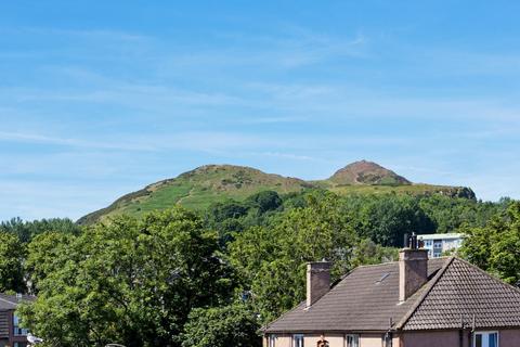 3 bedroom flat to rent, Northfield Farm Avenue, Edinburgh, EH8