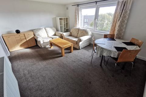 3 bedroom flat to rent, Northfield Farm Avenue, Edinburgh, EH8