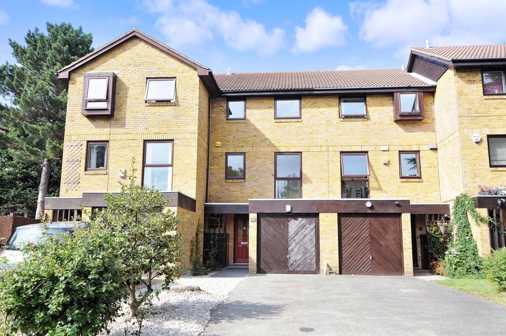 Park Road Beckenham BR3 4 bed house £2,600 pcm (£600 pw)