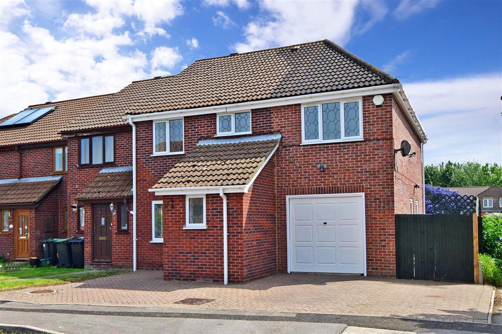 Willowside, Snodland, Kent 4 bed end of terrace house £410,000